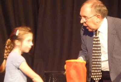 Jonathan Cann performing magic at a Children's party.